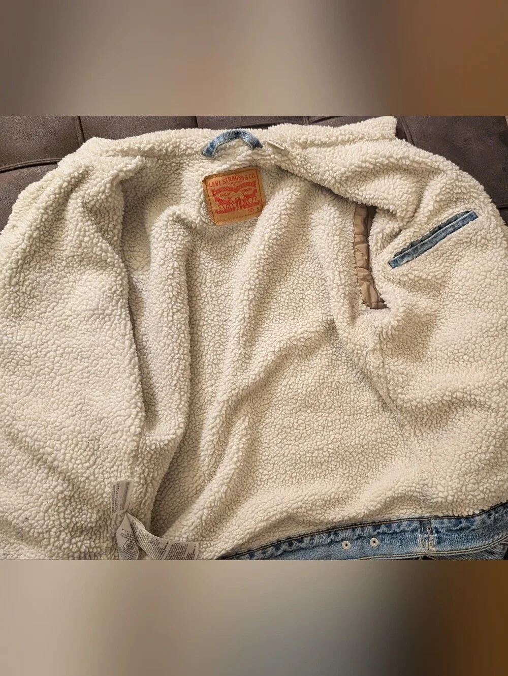Levi's Light Blue Denim Sherpa Jacket with Cream Lining - Picture 5 of 8